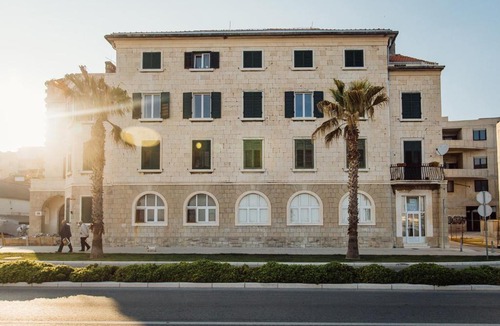 Split House | The West Coast Apartment