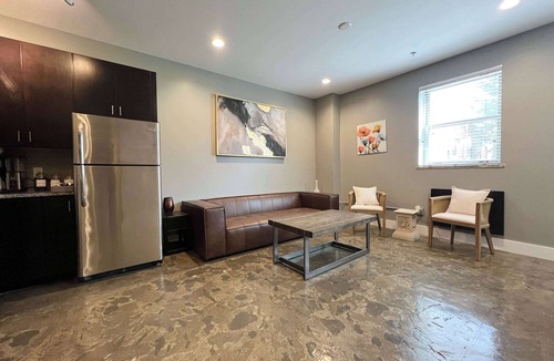 Roanoke Apartment | The West End Flats