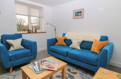Worton Cottage | THE WEST WING, romantic, with a garden in Potterne