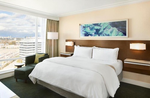 Richmond City Centre Hotel | The Westin Wall Centre, Vancouver Airport