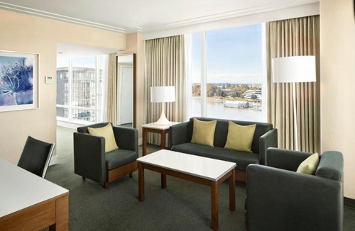 Richmond City Centre Hotel | The Westin Wall Centre, Vancouver Airport