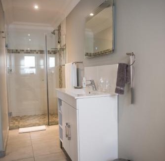 Hermanus Bed & Breakfast | The Whale on Main B&B