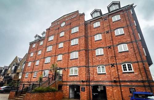 Eastbourne Apartment | The Wharf - Marina Retreat