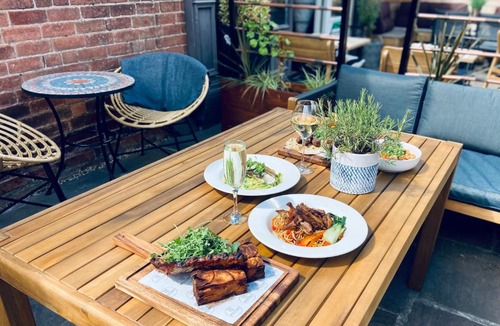 Bingham Hotel | The Wheatsheaf Pub, Kitchen & Rooms
