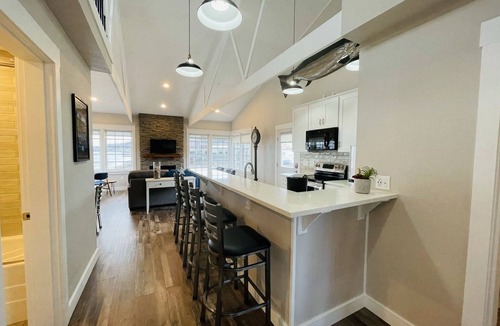 Astoria House | The Wheelhouse on Pier 11