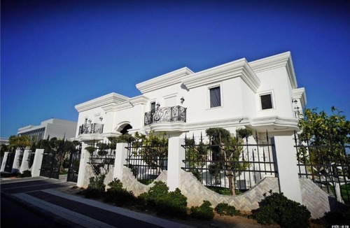 Caesarea House | The While House .