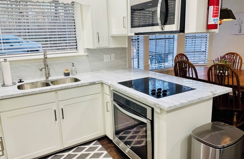 Flowood House | The Whipporwill House at the Rez!⛵️ Pet Friendly!