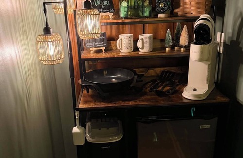 Springfield Apartment | The Whispering Oak is a private and cozy getaway with its own private entrance!
