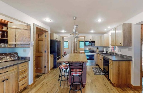 Tomahawk House | The Whispering Pines
