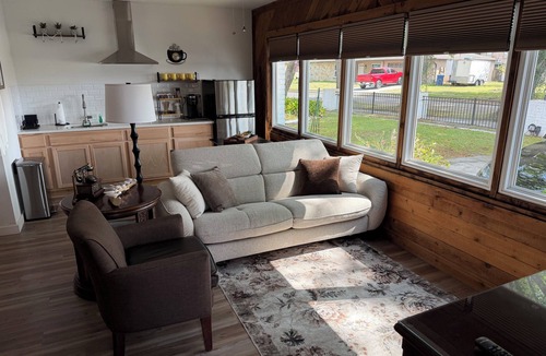 Lutz Cottage | The White Door Studio.
