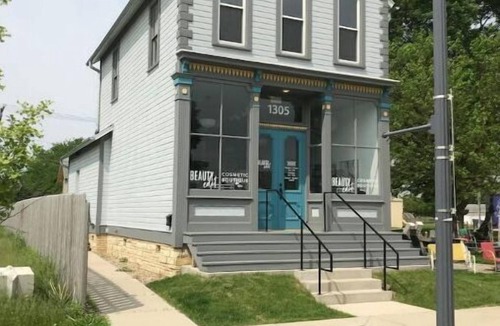 Cedar Rapids Apartment | The White Elephant Loft