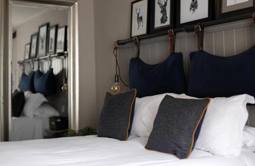Giddeahall Hotel | The White Hart Ford