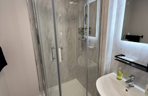 Atworth Bed & Breakfast | The White Hart