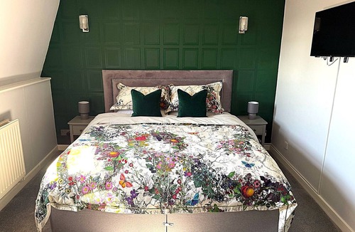 Atworth Bed & Breakfast | The White Hart