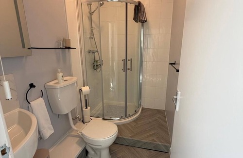 Atworth Bed & Breakfast | The White Hart