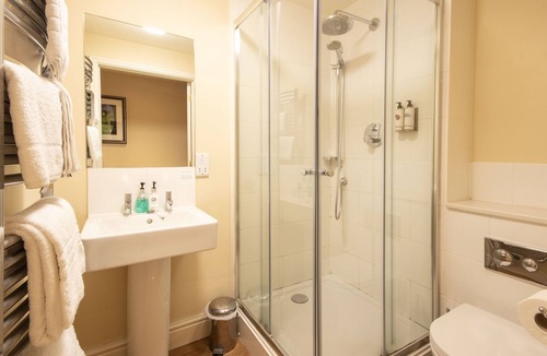 Wroughton Hotel | The White Hart