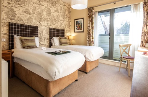Wroughton Hotel | The White Hart