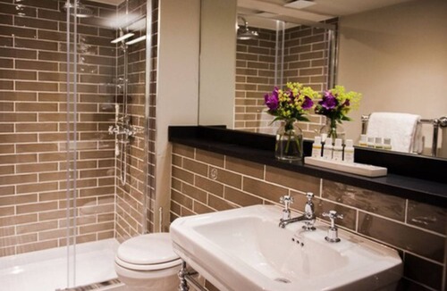 Overton Hotel | The White Hart, Overton