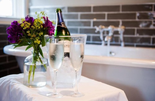 Overton Hotel | The White Hart, Overton