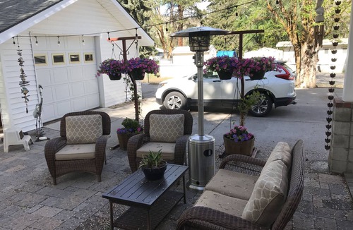 Klamath Falls House | THE WHITE HAVEN 7 beds, large yard, pets