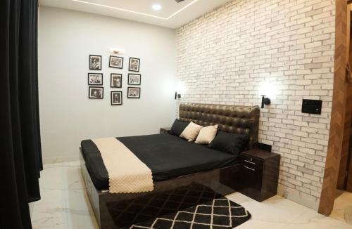 Noida Villa | The White Lilly