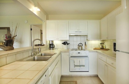 Princeville House | The White Lotus Oceanfront Hale