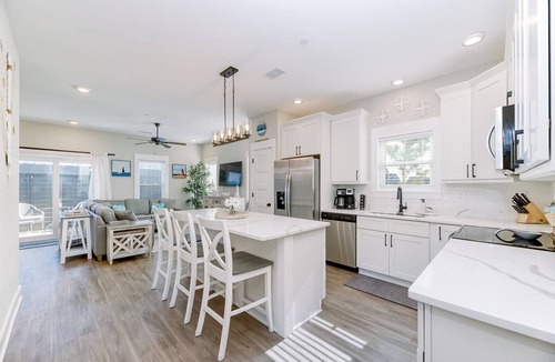 Corolla Light Condo | The White Pearl A Modern 3 Bed w/Private Hot Tub!
