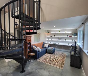 Courtenay House | The White Rabbit Inn