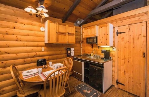 Division No. 11 Cabin | The White Tail Cabin - Bear Creek Cabins