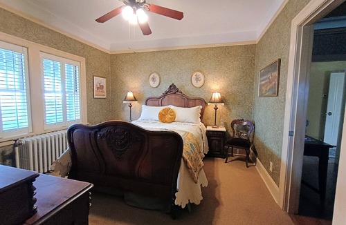 Altamont Bed & Breakfast | The Whitetail - Celebrating Wildlife Conservation