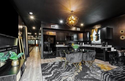 Florida Area Apartment | The Who Dat House, Luxury 5BR Near FQ