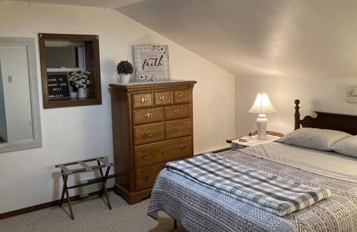 Tyrone House | The Whole Place! -- Serene Sinking Valley Retreat
