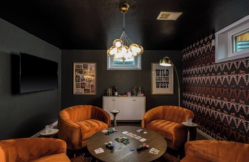 Westminster House | The Wild Western: 5 BR, Hot Tub, Sauna, 2 Game Rooms, Putting Green, & more!