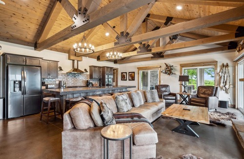 Princeton House | The Wilderness Ranch | Private 440-Acre Luxury Escape w/Hot Tub Outside of Kansas City