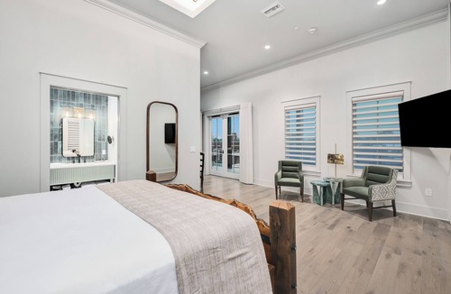 Cullman Hotel | The Wilderness Suite | 5 Minutes from I65 | In the heart of Cullman