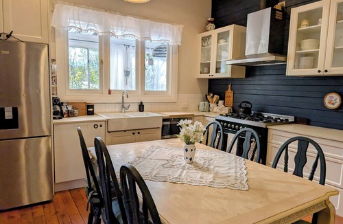 Katoomba Cottage | The Wildflower Cottage - 5 minutes to the heart of the Blue Mountains