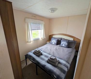 Eyemouth House | The Willow Caravan Cliff Top Coastal Retreat at Eyemouth Holiday Park Sleeps 6 Near Beach