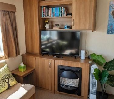 Eyemouth House | The Willow Caravan Cliff Top Coastal Retreat at Eyemouth Holiday Park Sleeps 6 Near Beach