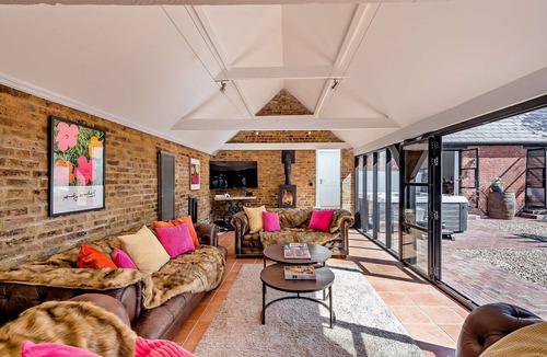 Westmarsh House | The Willows - a holiday let by Bloom Stays that sleeps 8 guests in 4 bedrooms