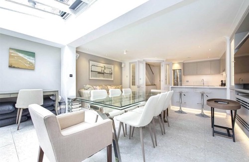 Belgravia Condo | The Wilton Townhouse (CL382)