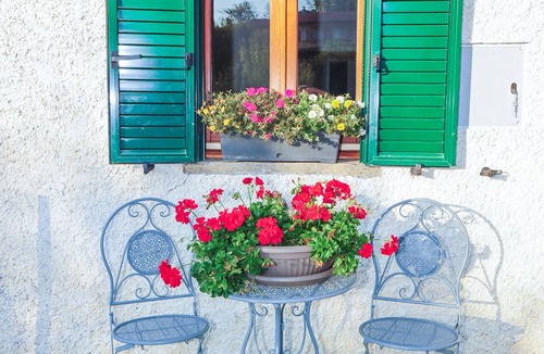 Arcidosso House | The window on the castle