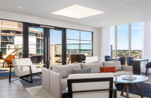 Logan Square Hotel | The Windsor Suites