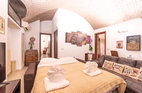 Abbadesse Apartment | The Wine Cave, Cool & Spacious 2BR, Steps from Milano Centrale, ideal for large groups and families