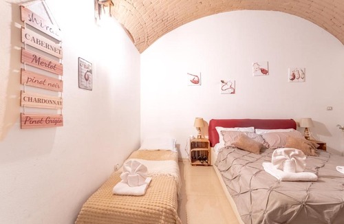 Abbadesse Apartment | The Wine Cave, Cool & Spacious 2BR, Steps from Milano Centrale, ideal for large groups and families