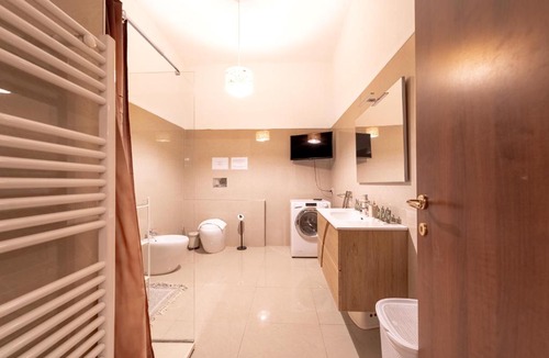 Abbadesse Apartment | The Wine Cave, Cool & Spacious 2BR, Steps from Milano Centrale, ideal for large groups and families