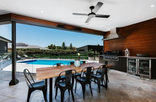 Bombira House | The Wine Manor - Lavish Poolside Living