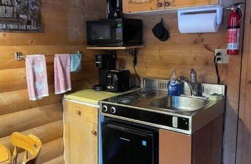 Division No. 11 Cabin | The Wolf Cabin - Bear Creek Cabins