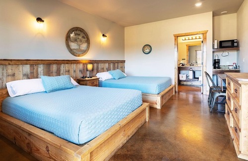Kingston Hotel | The Woods Lodging