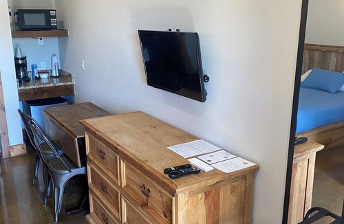 Kingston Hotel | The Woods Lodging