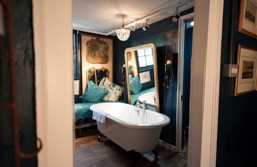 Wavehorne Hotel | The Woolpack Inn Warehorne